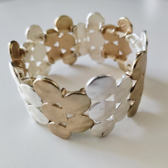 Vintage Cuff Costume Jewelry Bracelet Flower Design Silver and Gold Tones - Picture 8 of 10